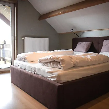Les Hirondelles Casa de Férias Houffalize